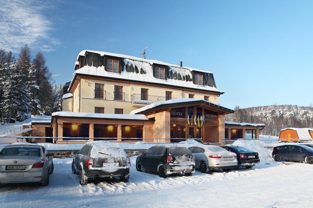 Hotel Ostrov Tisá Екстериор снимка