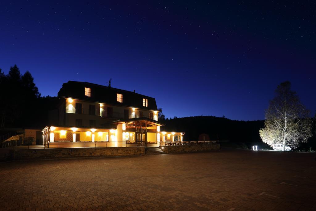 Hotel Ostrov Tisá Екстериор снимка