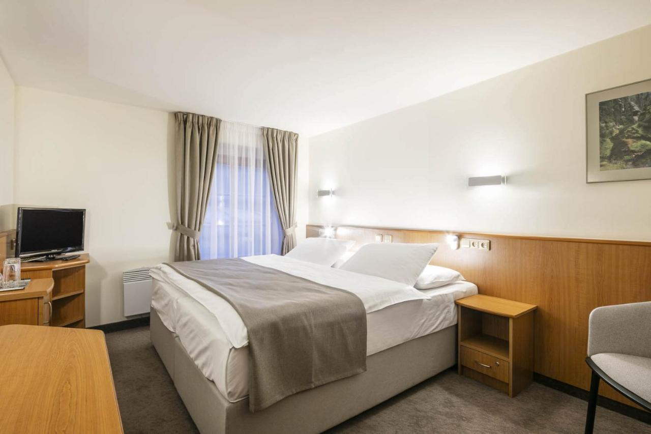 Hotel Ostrov Tisá Екстериор снимка