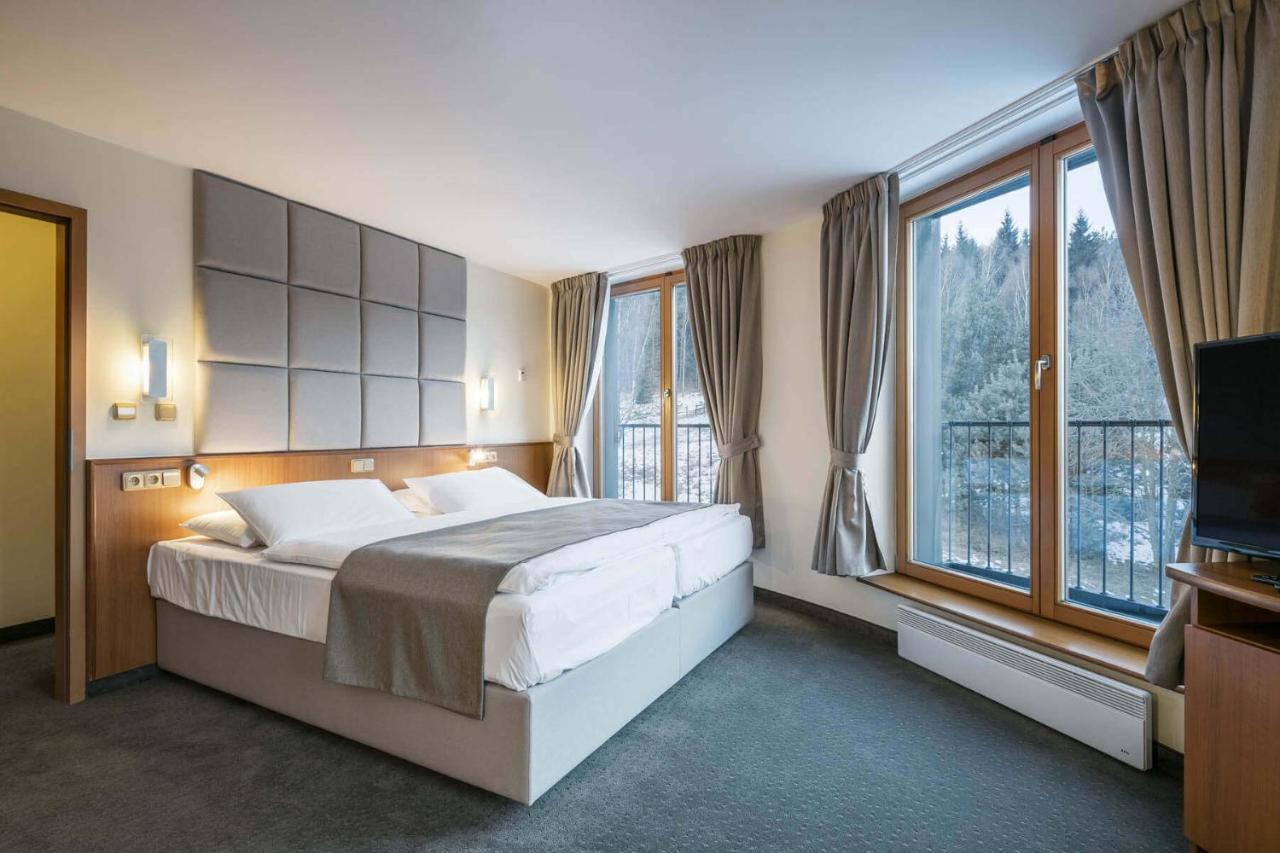 Hotel Ostrov Tisá Екстериор снимка