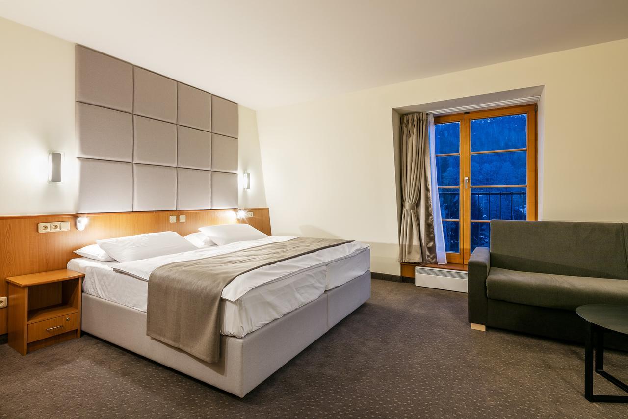 Hotel Ostrov Tisá Екстериор снимка