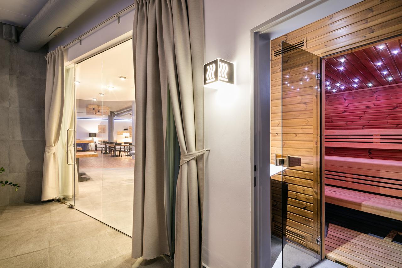 Hotel Ostrov Tisá Екстериор снимка
